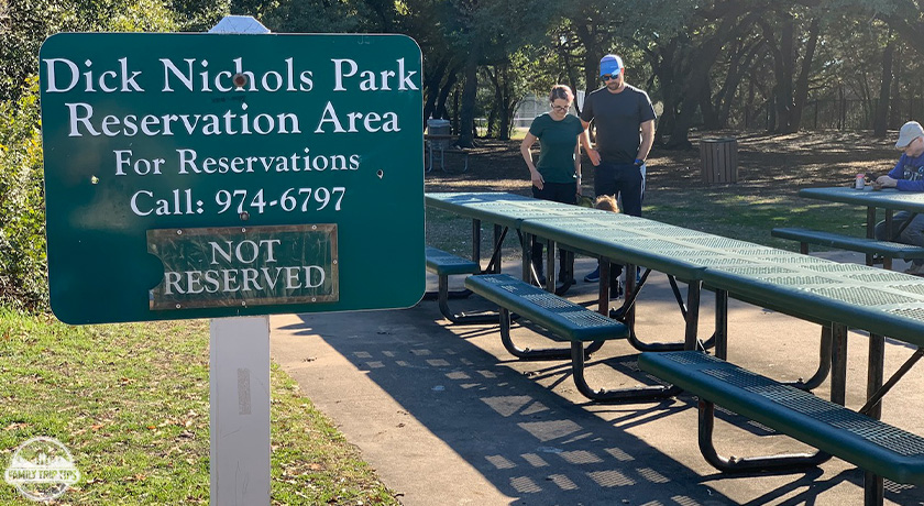 dick-nichols-park-picnic-tables