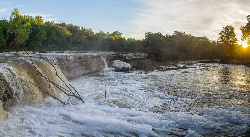 the lower falls at mckinney falls state park